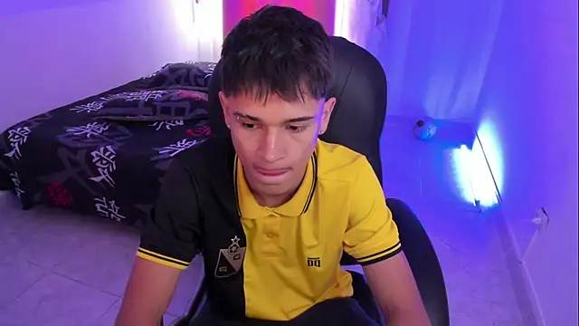 Aron Boyy online show from 4, 12, 2025