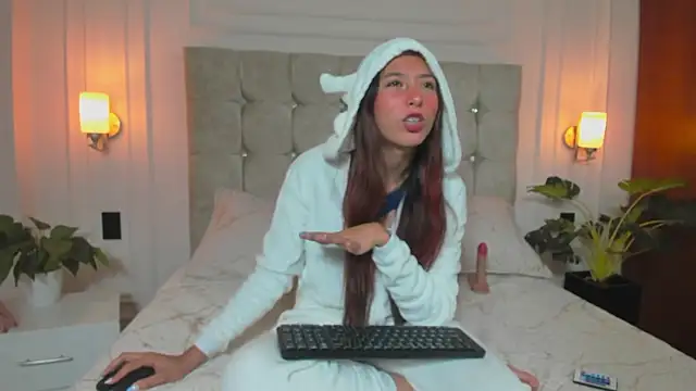 DulceEstrella  online show from 28, 10, 2025