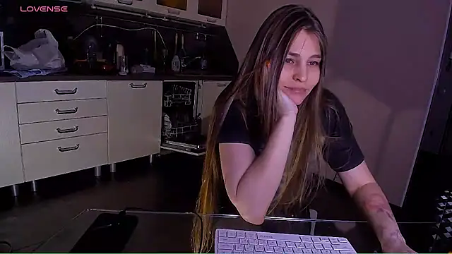 Kimberly Wolker online show from 16, 3, 2026