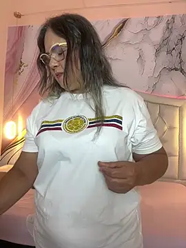 Snapshot of Lucy_Milf_474 chatting on 18, 6, 2026 Lucy Milf 474 online show from 18, 6, 2026