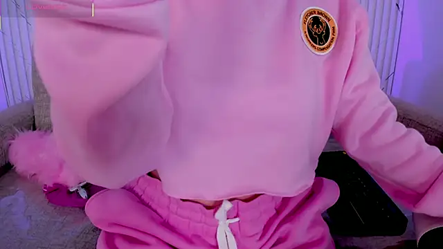 chloegils  online show from 17, 10, 2025