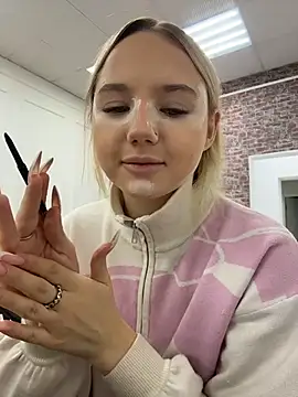 Sky Cutie online show from 17, 12, 2025