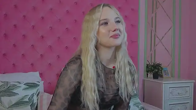 Sky Cutie online show from 24, 10, 2025