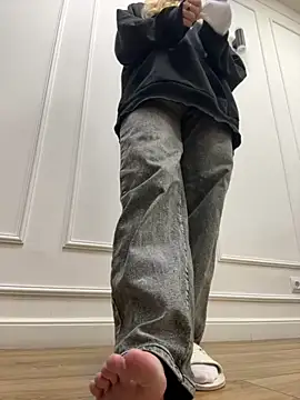 Sky Cutie online show from 17, 10, 2025