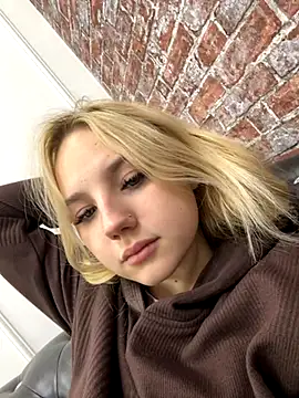 Sky Cutie online show from 23, 10, 2025