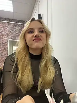 Sky Cutie online show from 20, 12, 2025