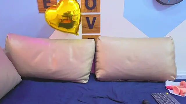 Snapshot of Victoria_Fallon chatting on 24, 10, 2025 Victoria Fallon online show from 24, 10, 2025