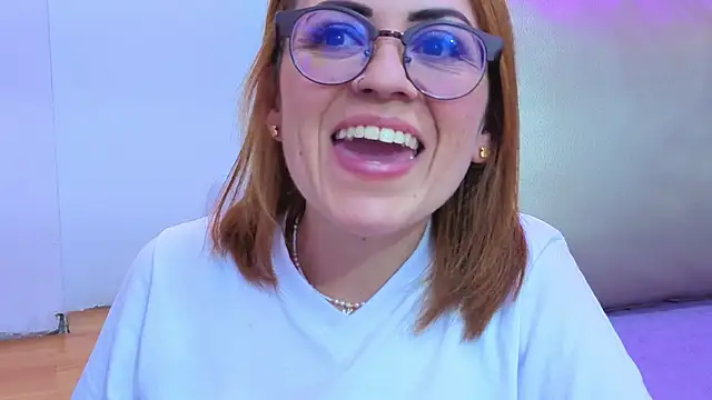 Snapshot of Victoria_Fallon chatting on 12, 11, 2025 Victoria Fallon online show from 12, 11, 2025