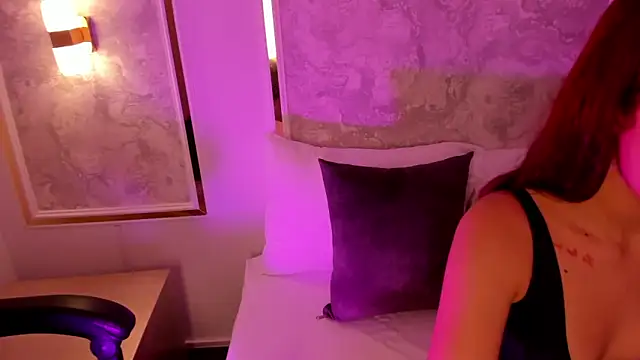 doll eyees  online show from 20, 11, 2025