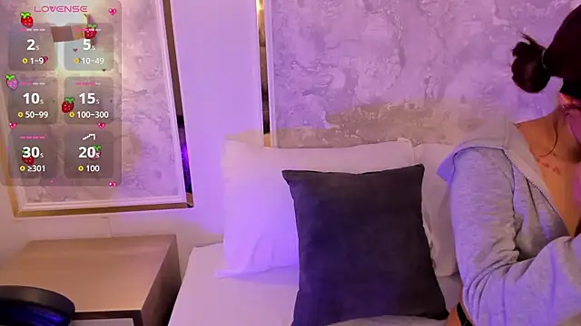 doll eyees  online show from 28, 11, 2025