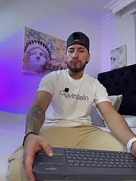 Thiago Hill online show from 4, 4, 2026