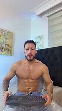 Snapshot of Thiago_Hill chatting on 17, 5, 2026 Thiago Hill online show from 17, 5, 2026