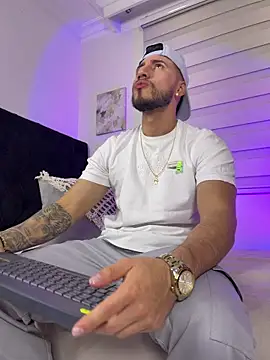 Thiago Hill online show from 14, 2, 2026