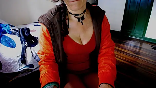 Snapshot of fenix_colette chatting on 20, 5, 2026 fenix colette online show from 20, 5, 2026