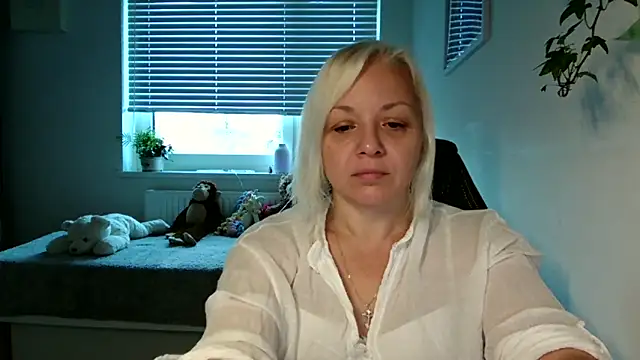 Linsy Kim online show from 14, 11, 2025