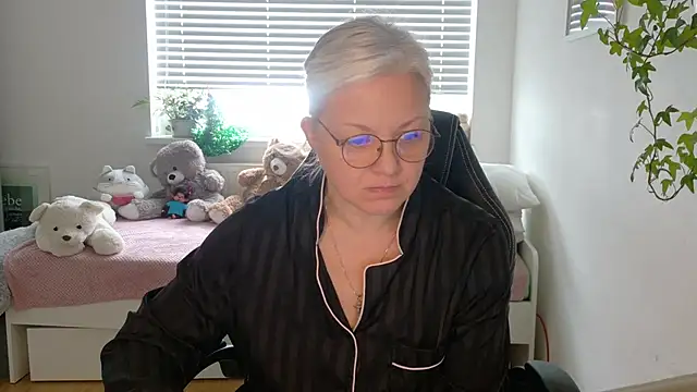 Linsy Kim online show from 1, 2, 2026