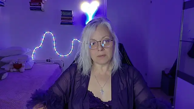 Linsy Kim online show from 18, 4, 2026