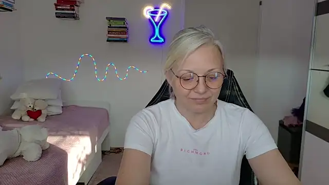 Linsy Kim online show from 19, 4, 2026