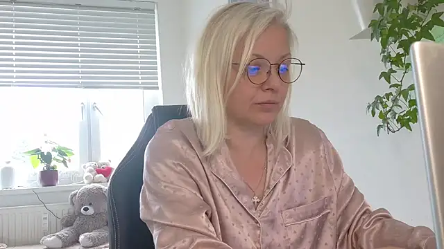 Linsy Kim online show from 12, 3, 2026