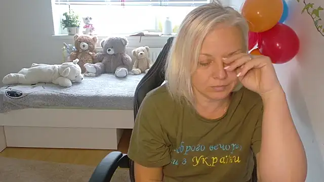 Linsy Kim online show from 15, 12, 2025