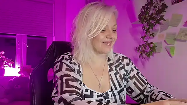 Linsy Kim online show from 11, 3, 2026