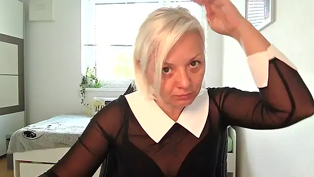 Linsy Kim online show from 26, 9, 2025