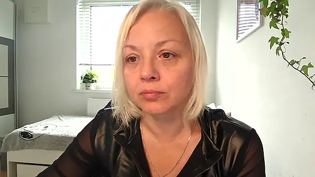 Linsy Kim online show from 28, 10, 2025