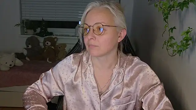 Linsy Kim online show from 5, 2, 2026