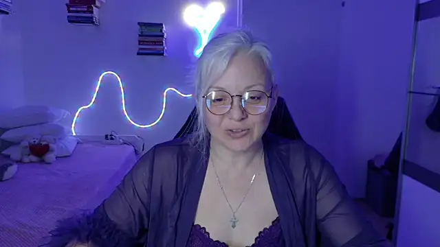 Linsy Kim online show from 18, 4, 2026