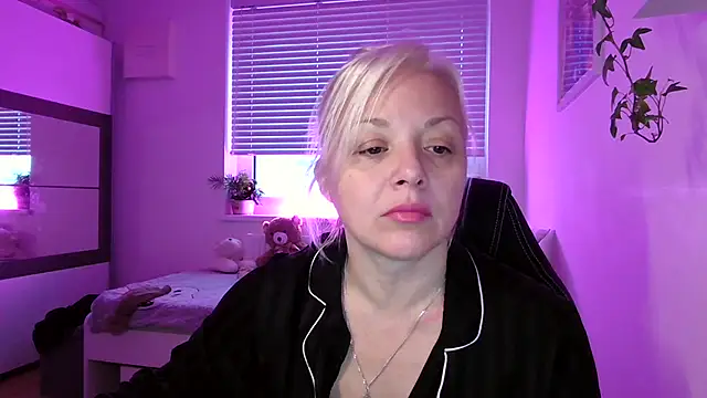 Linsy Kim online show from 27, 11, 2025