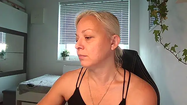 Linsy Kim online show from 5, 11, 2025