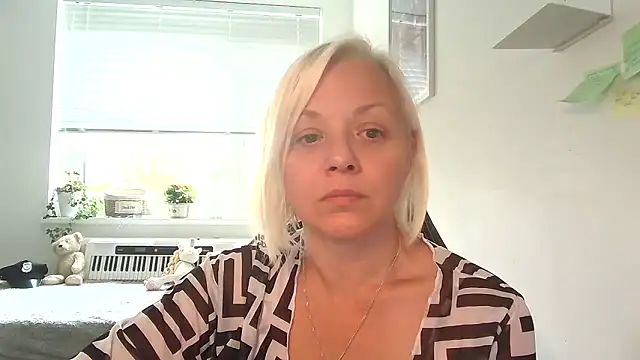 Linsy Kim online show from 8, 10, 2025