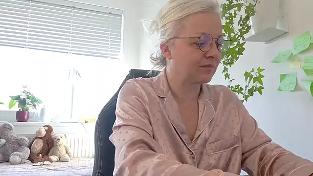 Linsy Kim online show from 7, 3, 2026