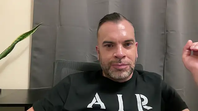 Snapshot of Ty_lerDavid chatting on 11, 10, 2025 Ty lerDavid online show from 11, 10, 2025
