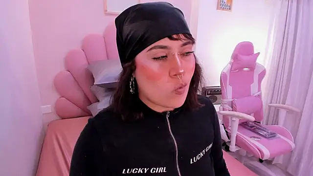 mia yeager online show from 8, 10, 2025