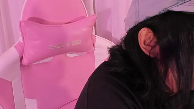 mia yeager online show from 22, 10, 2025