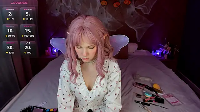 Hina Smith online show from 31, 10, 2025