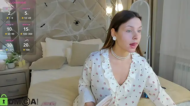 Hina Smith online show from 30, 10, 2025