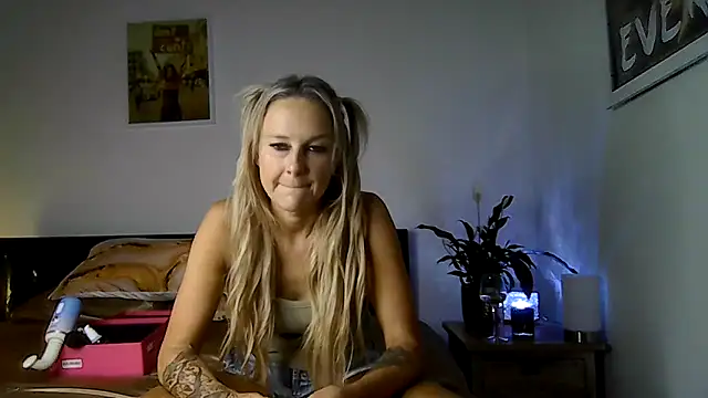 imyourgoodgirl69 online show from 23, 12, 2025