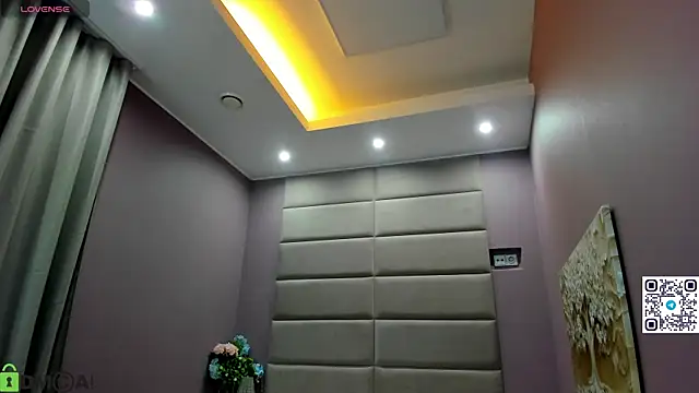 Adeline Perle online show from 21, 10, 2025