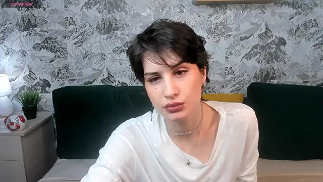 Adeline Perle online show from 8, 10, 2025