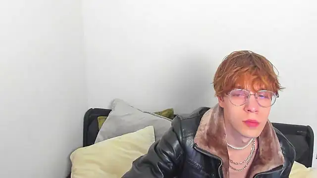 Snapshot of JasperWilson chatting on 9, 10, 2025 JasperWilson online show from 9, 10, 2025