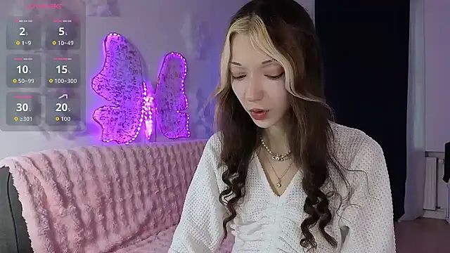 KiraGlam online show from 17, 9, 2025