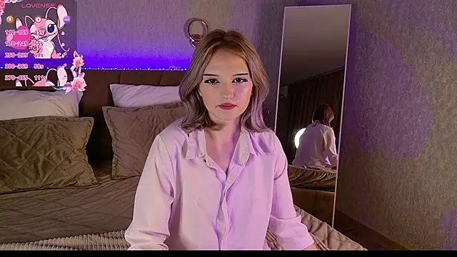 EsmeMayhem online show from 20, 9, 2025