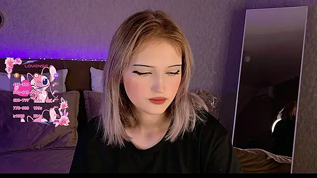 EsmeMayhem online show from 2, 10, 2025