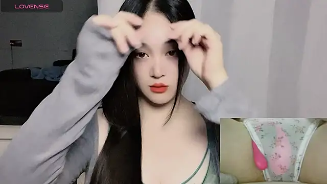 woaiqinqin online show from 15, 12, 2025