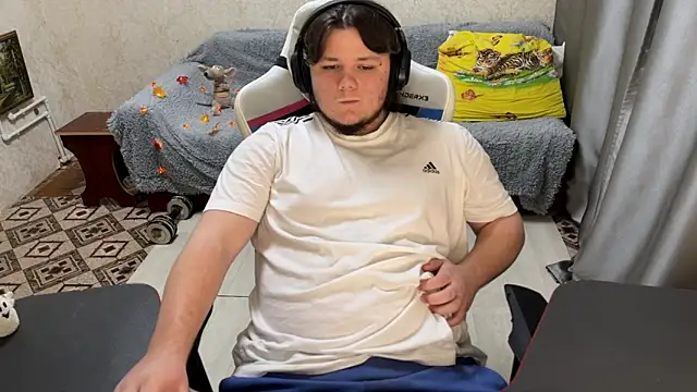 desiredude9 online show from 20, 10, 2025