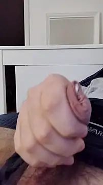 Snapshot of NewJoiner chatting on 10, 11, 2025 NewJoiner online show from 10, 11, 2025