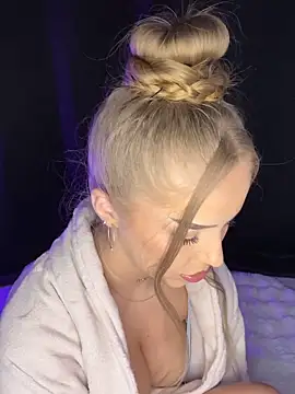 AubrieleRouj1 online show from 5, 2, 2026