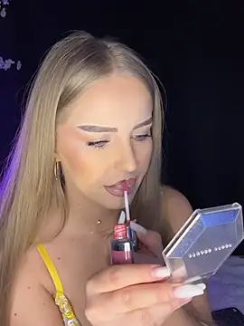 AubrieleRouj1 online show from 9, 2, 2026